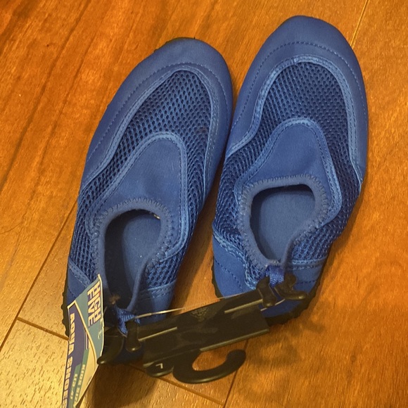 NWT blue water shoe size 3-4 - Picture 2 of 3